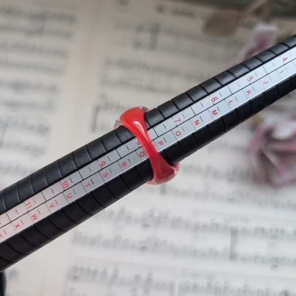 Red Floral Ring Size 8 - Picture 7 of 8